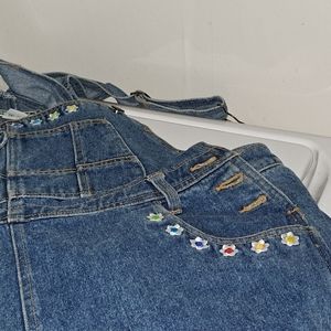 Overall shorts in size XL. Buckle is missing a piece so selling cheap.